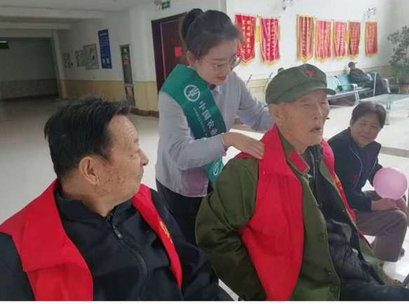 农行昌邑支行走进养老院，情暖夕阳传递金融关怀