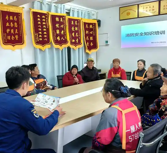 湘潭经开区消防守护养老院 “夕阳红” 安全课堂搬进敬老院
