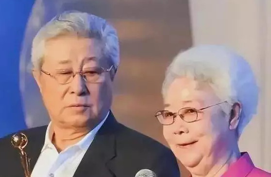 从全民偶像到养老院老人：91 岁王心刚的传奇人生与淡泊哲学