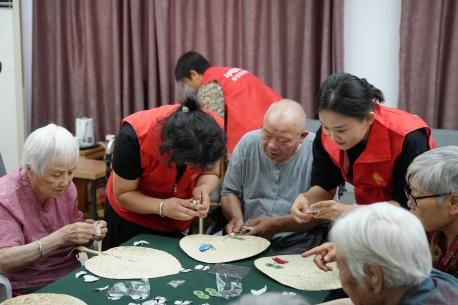 从希望小学到养老院：平安人寿河南分公司公益行动的教育养老双向奔赴