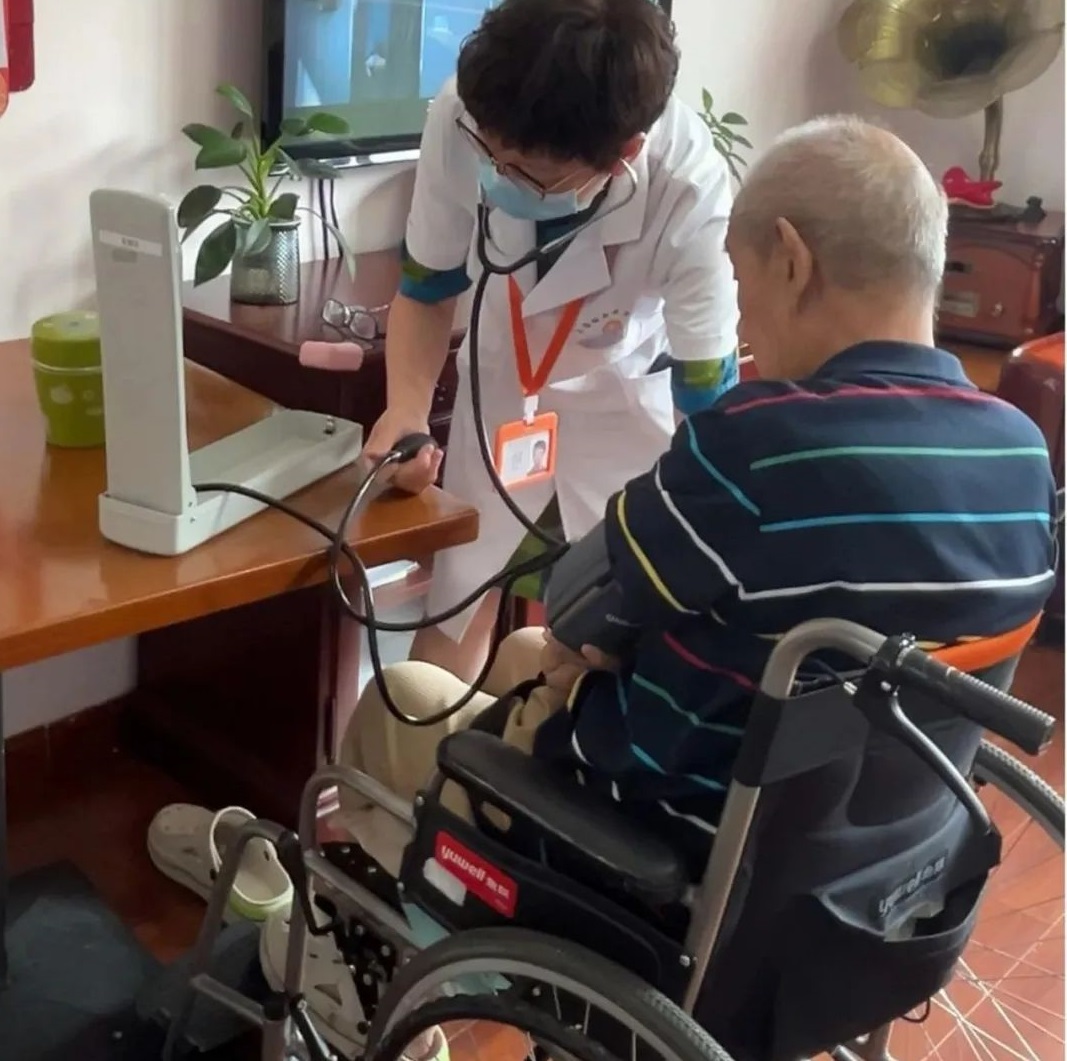 虹口养老院：用精细化照护编织夏日防护网，让银发岁月安然度夏